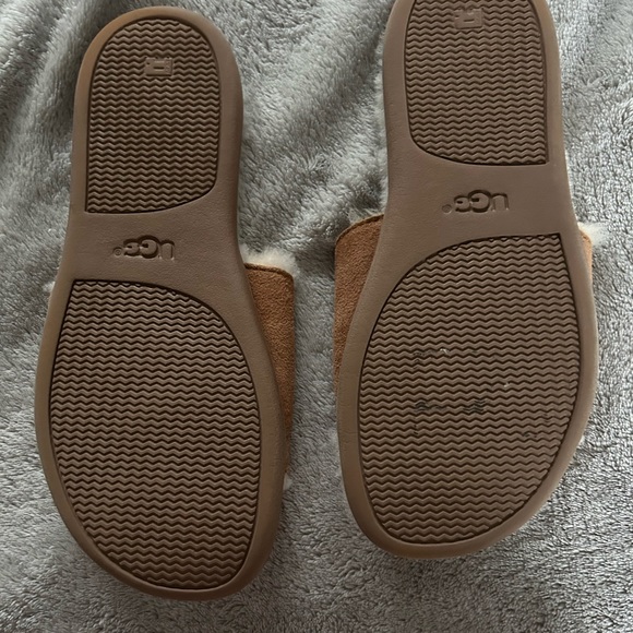 Ugg slippers - Picture 2 of 2